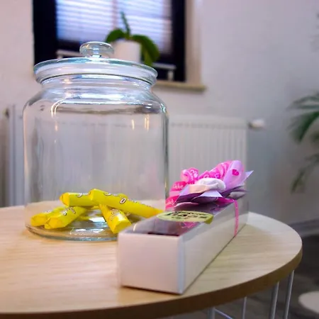 Happy Homes Red - Dein Stylisches Maisonette-apartment Mit Wow-effekt!