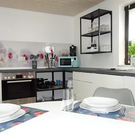 Happy Homes Red - Dein Stylisches Maisonette-apartment Mit Wow-effekt! *