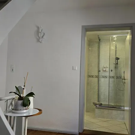 Apartment Happy Homes Red - Dein Stylisches Maisonette-apartment Mit Wow-effekt! *