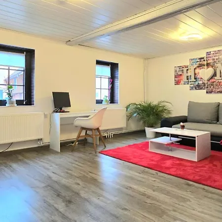 Apartment Happy Homes Red - Dein Stylisches Maisonette-apartment Mit Wow-effekt!