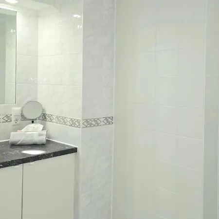 Happy Homes Red - Dein Stylisches Maisonette-apartment Mit Wow-effekt! 아파트 알텐슈타트