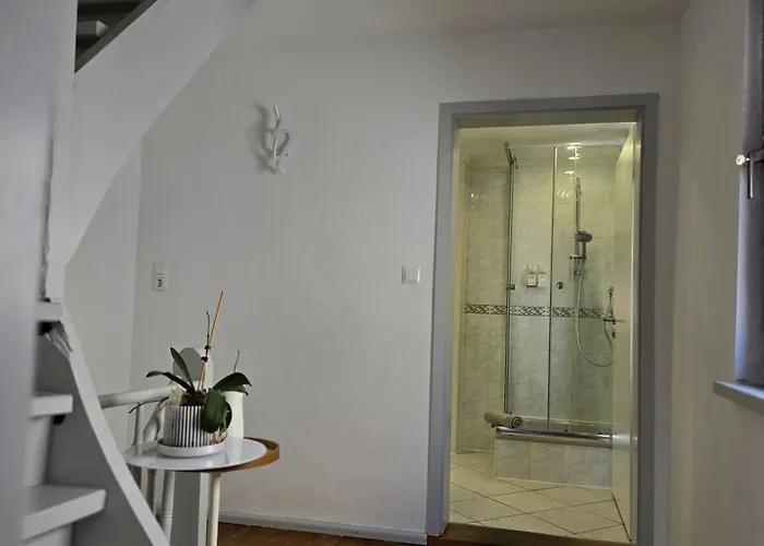 Apartment Happy Homes Red - Dein Stylisches Maisonette-apartment Mit Wow-effekt! *