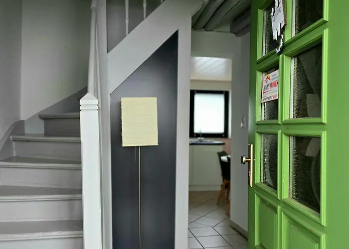 Happy Homes Red - Dein Stylisches Maisonette-apartment Mit Wow-effekt! Apartment *