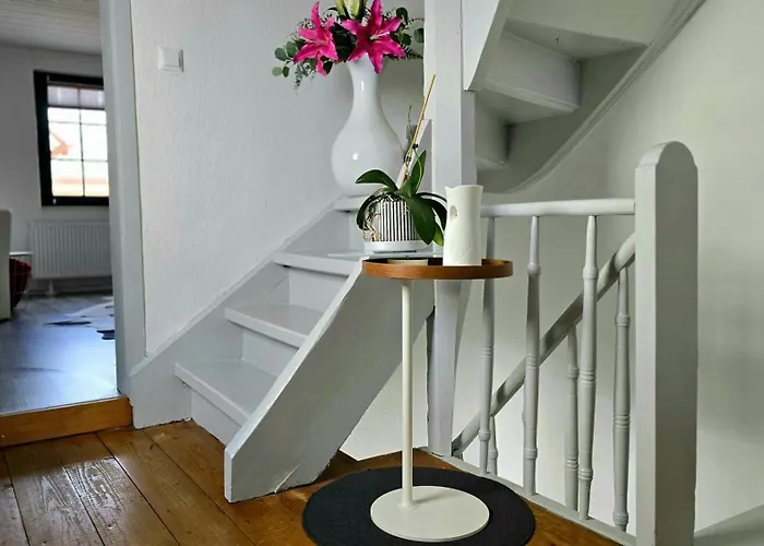 Happy Homes Red - Dein Stylisches Maisonette-apartment Mit Wow-effekt!